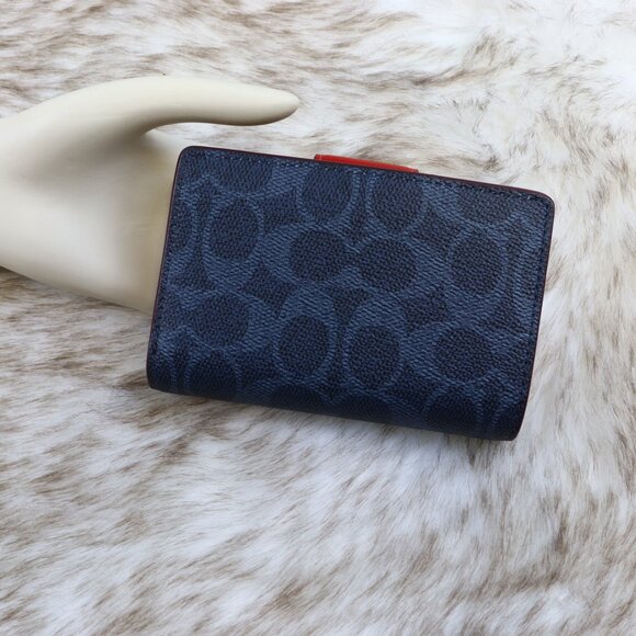 NWT  Medium Corner Zip Wallet In Signature Canvas CW786 - Picture 7 of 11